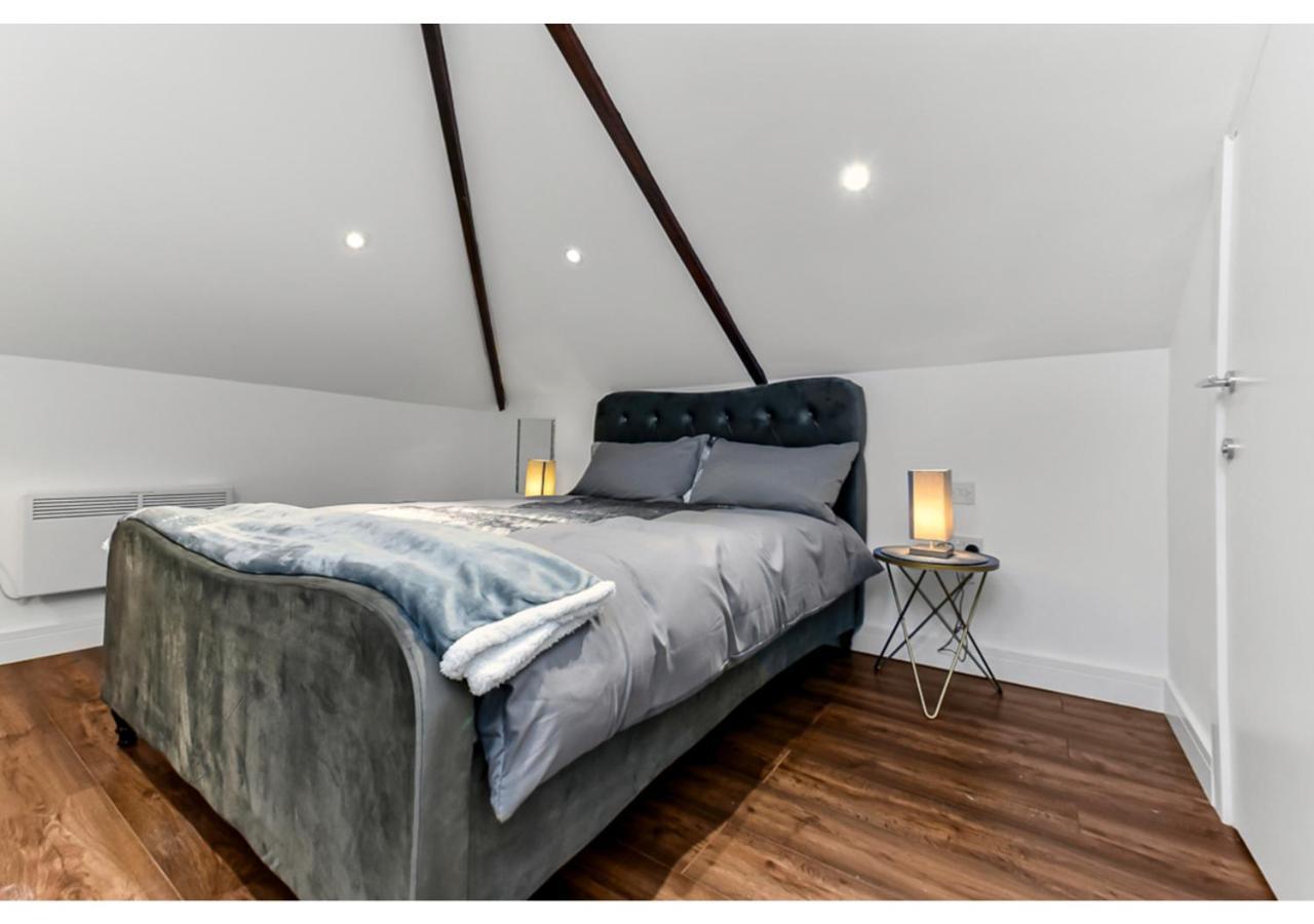 Sleek And Modern Studio With Minimalist Vibe Διαμέρισμα Τσέλμσφορντ Εξωτερικό φωτογραφία