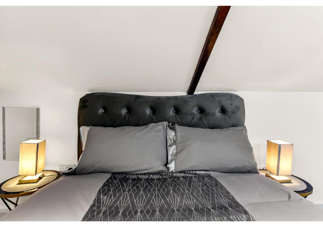 Sleek And Modern Studio With Minimalist Vibe Διαμέρισμα Τσέλμσφορντ Εξωτερικό φωτογραφία