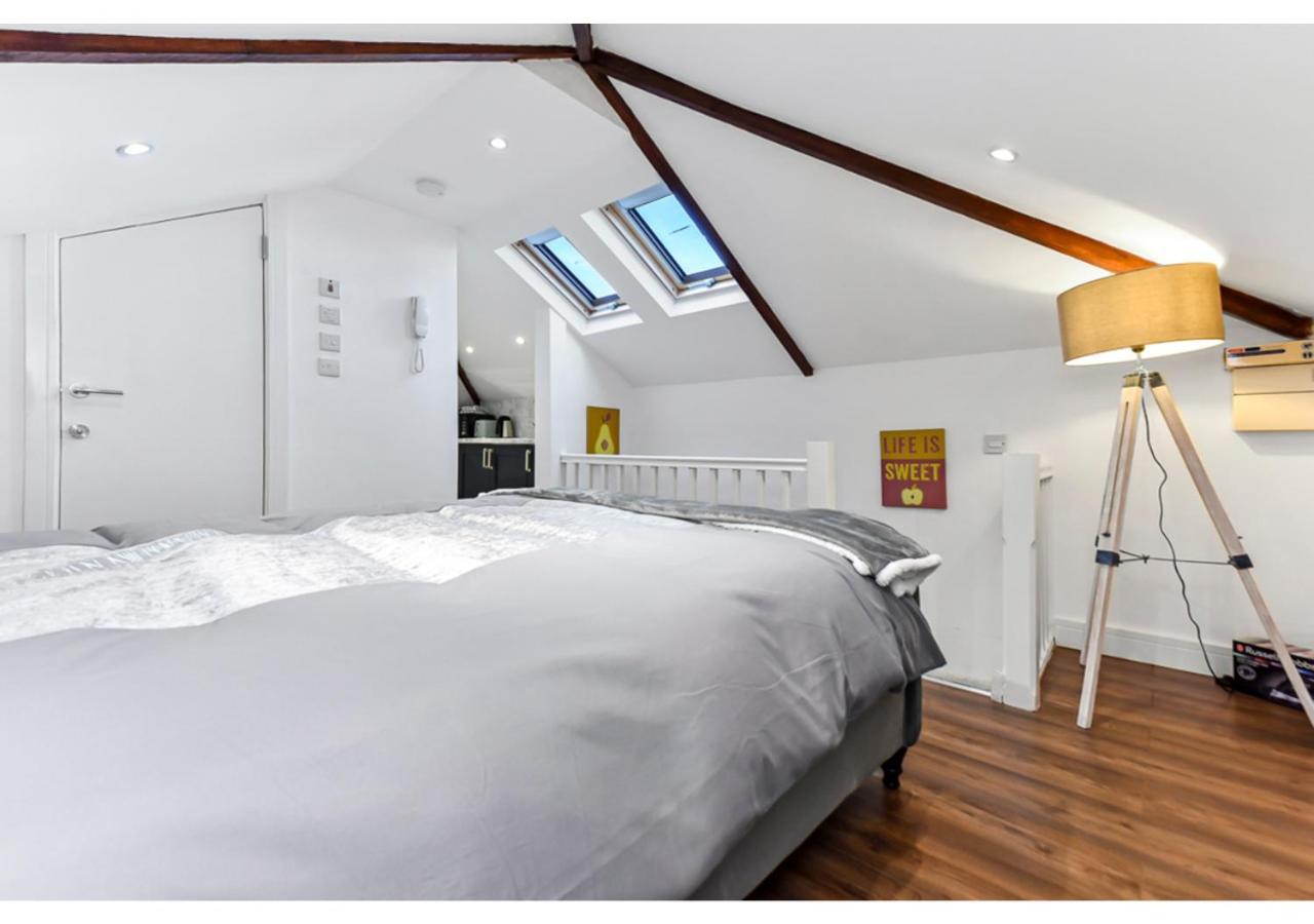Sleek And Modern Studio With Minimalist Vibe Διαμέρισμα Τσέλμσφορντ Εξωτερικό φωτογραφία
