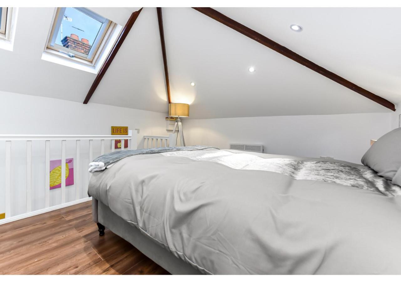 Sleek And Modern Studio With Minimalist Vibe Διαμέρισμα Τσέλμσφορντ Εξωτερικό φωτογραφία