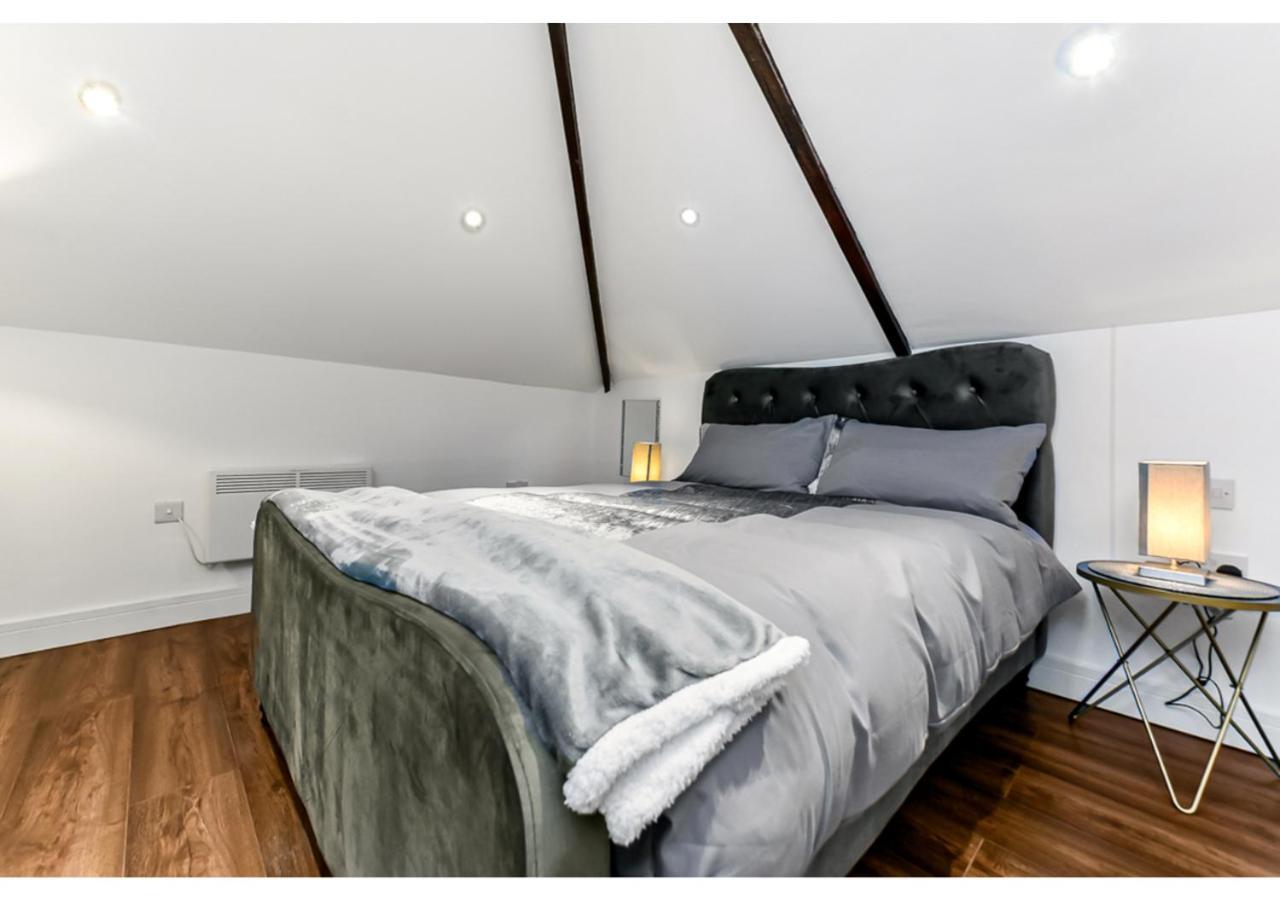 Sleek And Modern Studio With Minimalist Vibe Διαμέρισμα Τσέλμσφορντ Εξωτερικό φωτογραφία