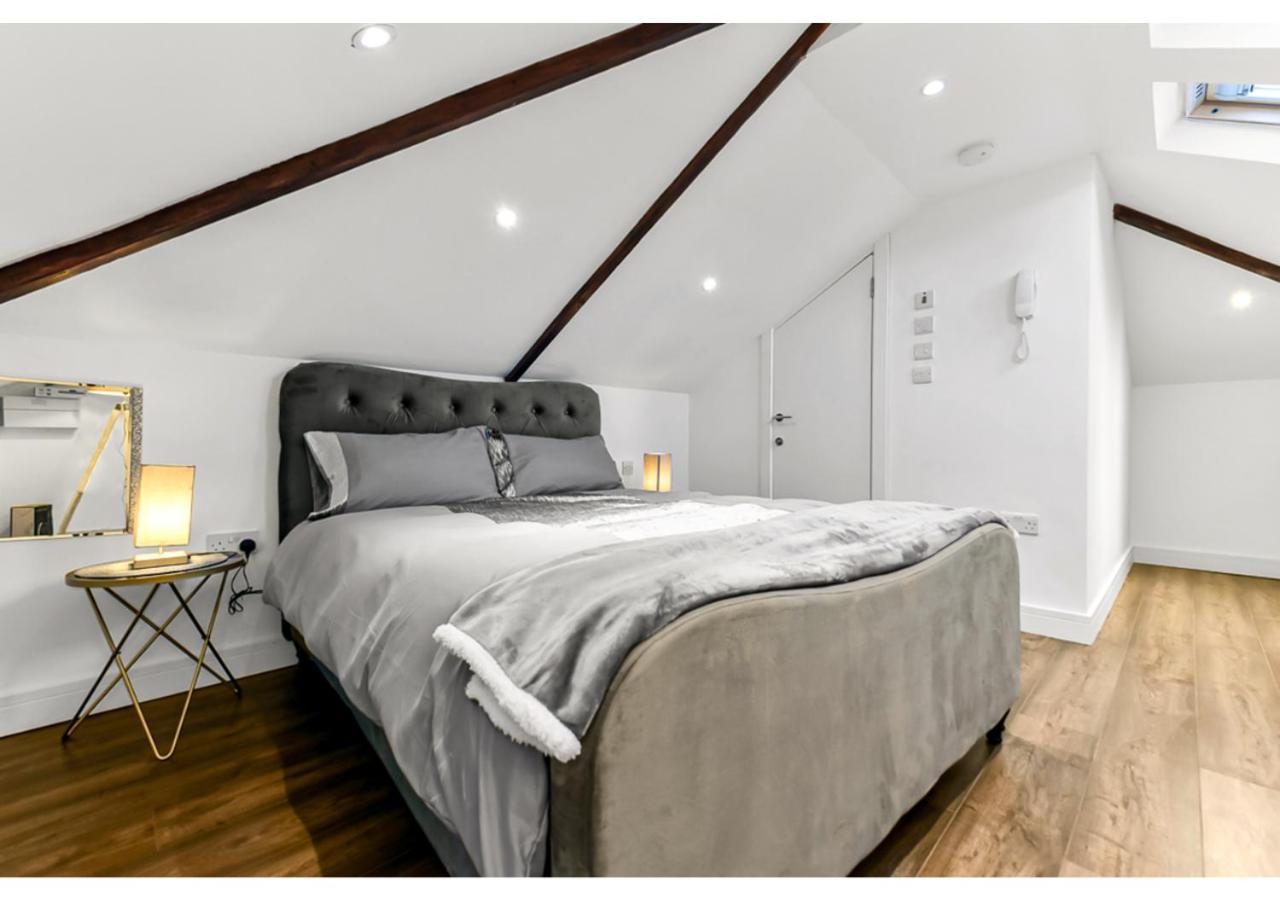Sleek And Modern Studio With Minimalist Vibe Διαμέρισμα Τσέλμσφορντ Εξωτερικό φωτογραφία